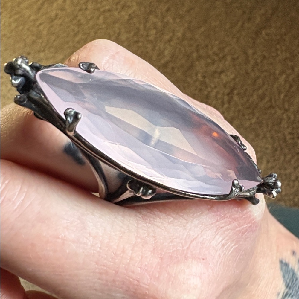🖤SOLD🖤 Bloodmilk | Pale Rose Quarts Aphrodite Ring - Picture 4 of 7